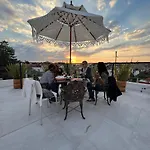 El Ponto- Luxury Apartment Hosted By Affordable Bnb-Pay Less Do More